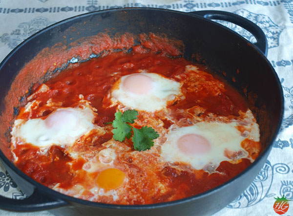 Huevos en salsa de tomate 