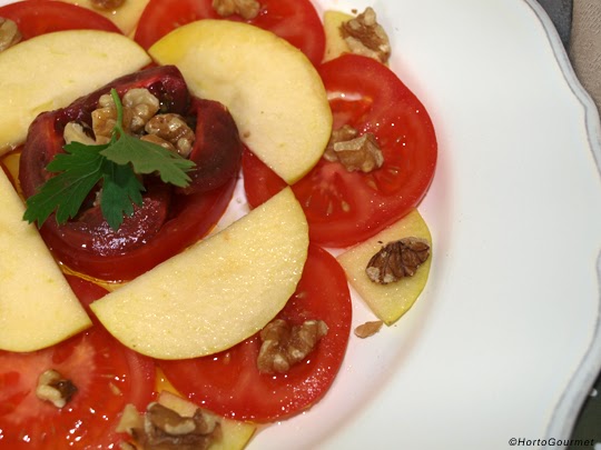 Ensalada de tomate, manzana y nueces - RECETA